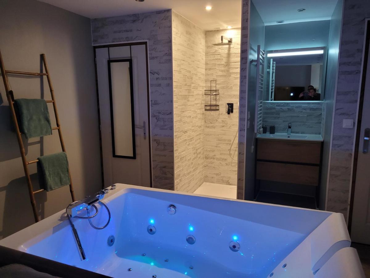 Chambre Privative Avec Baignoire Balneo Crespin  Luaran gambar