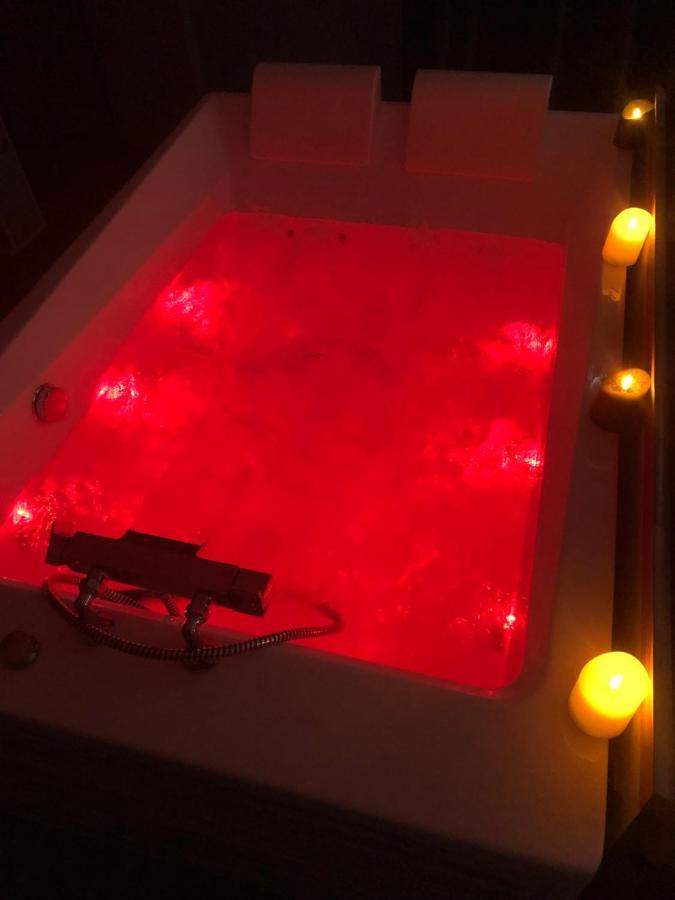 Chambre Privative Avec Baignoire Balneo Crespin  Luaran gambar
